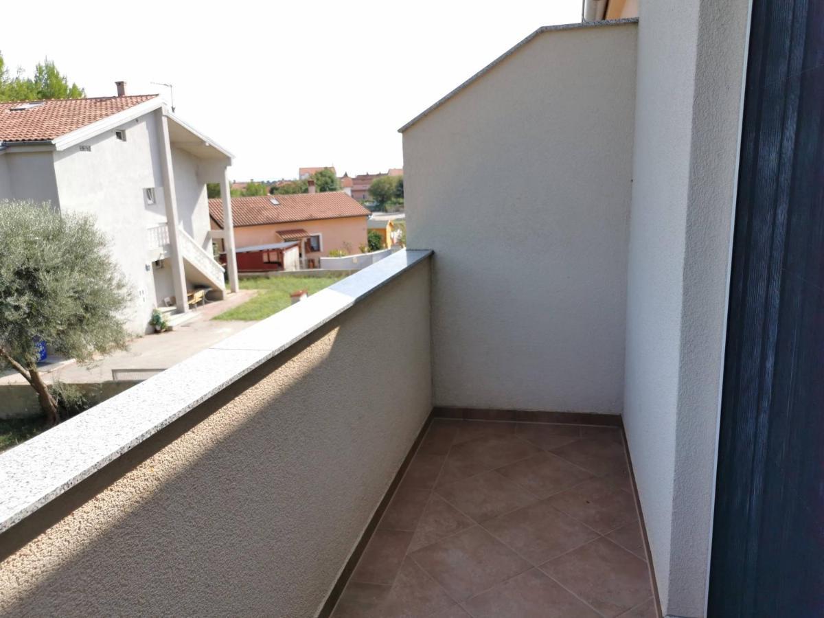Apartment Dundo In Quiet Green Area Медулин Экстерьер фото