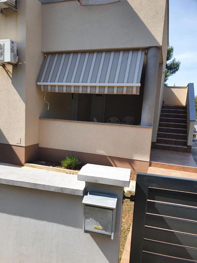 Apartment Dundo In Quiet Green Area Медулин Экстерьер фото